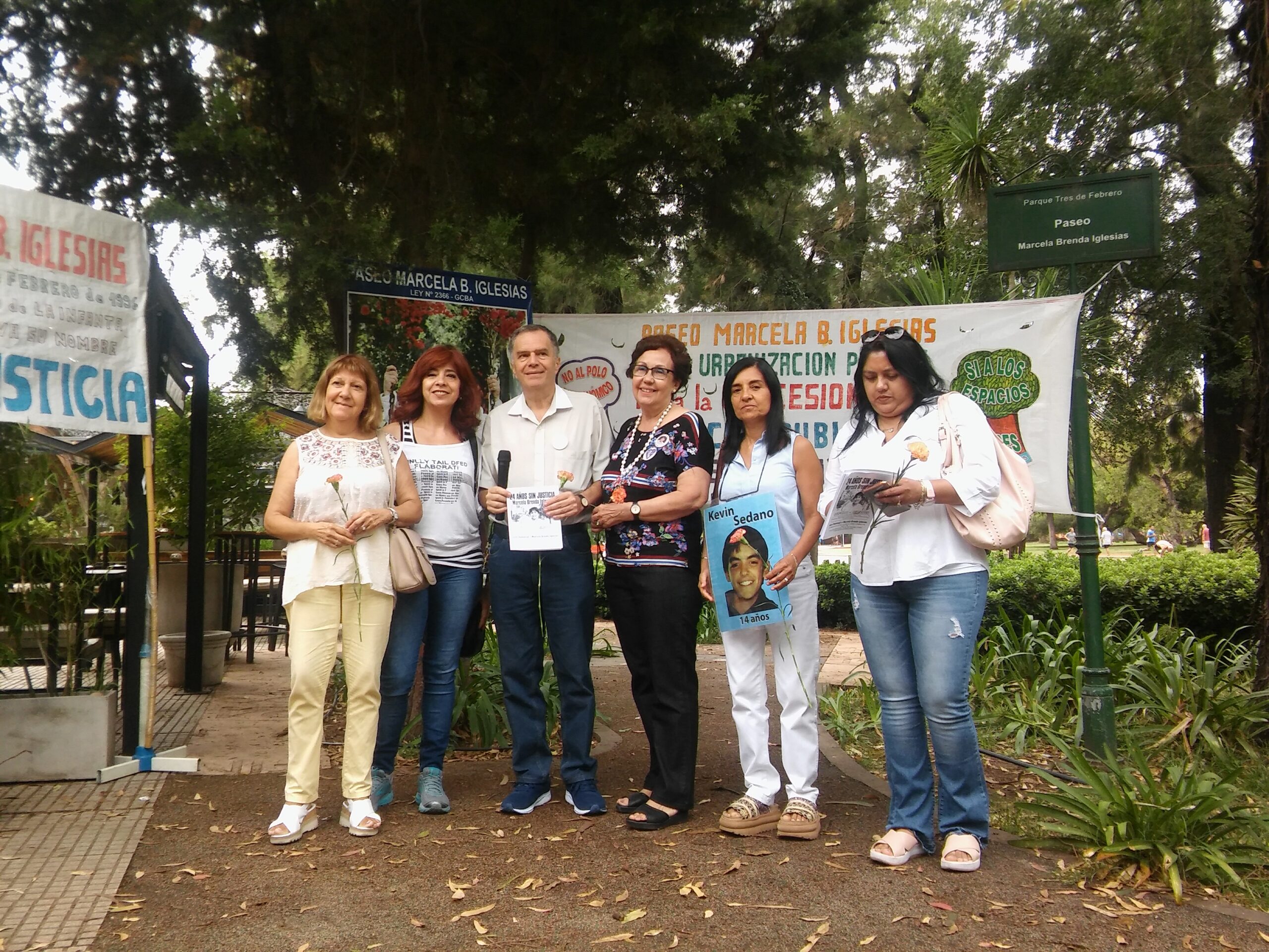 Matías Bagnato, Marta Canillas, Isabel Yaconis, Elvira Torres, Silvia Irigaray, Silvia Fredes y Viviam Perrone, de la Asociación Civil Madres del Dolor (2017).