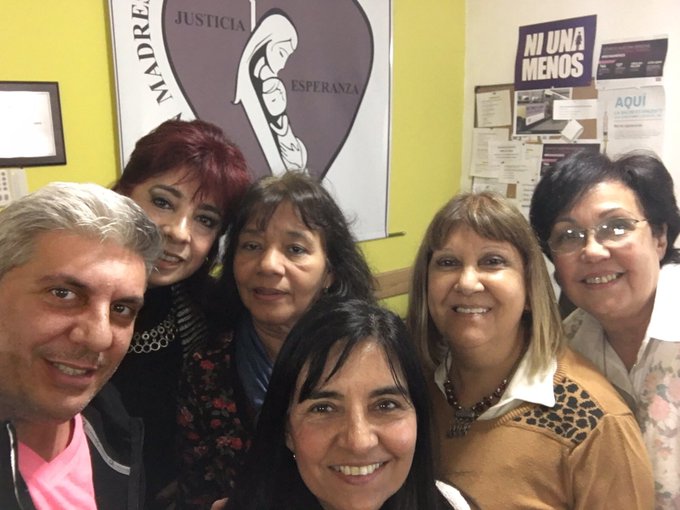 Un grupo de Madres del Dolor de Santiago del Estero (La Verdad, 20/10/2000).