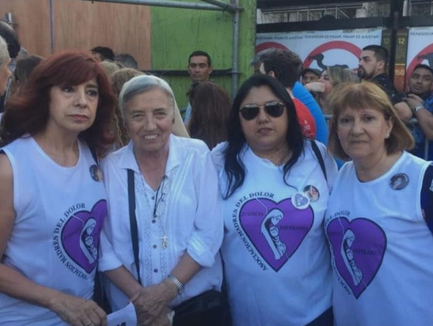 Elvira Torres, Elsa Gómez, Matías Bagnato, Marta Canillas, Silvia Irigaray, Nora Iglesias, Isabel Yaconis y Viviam Perrone, de la Asociación Civil Madres del Dolor (2018).
